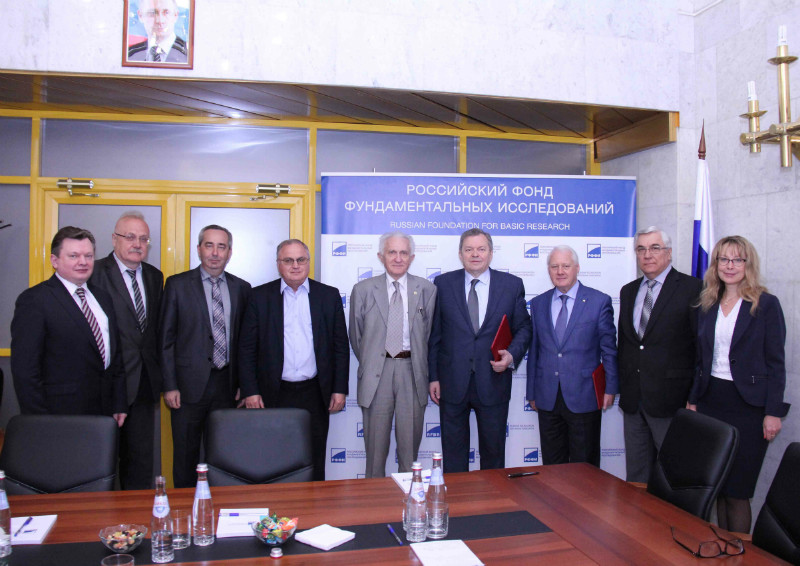 Подписано новое соглашение между РФФИ и РГО