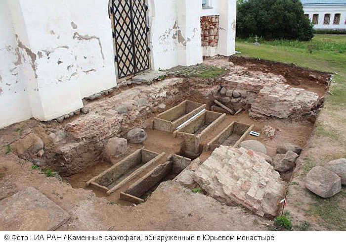 Ученые нашли в Великом Новгороде саркофаги бояр сына Юрия Долгорукого